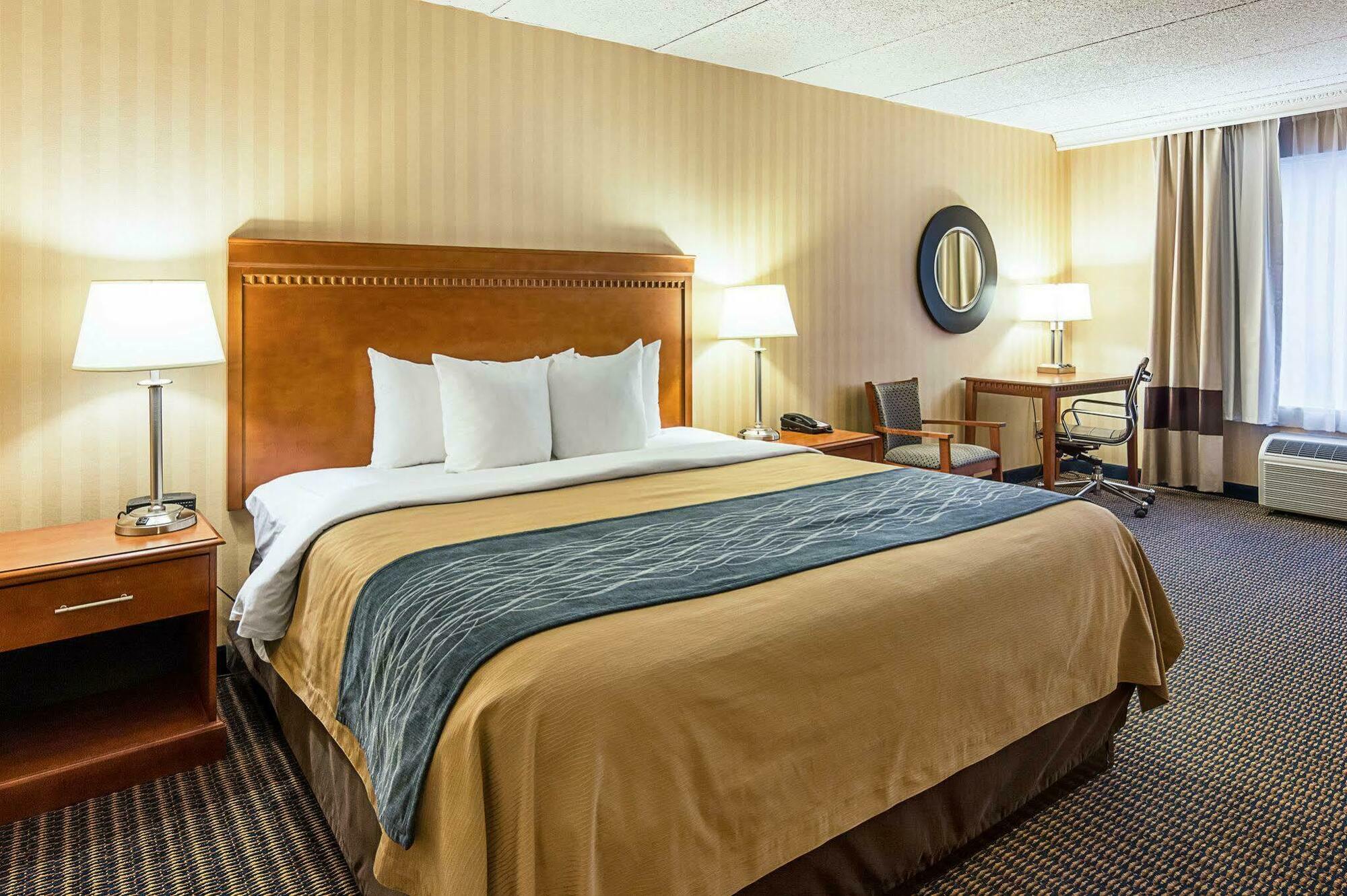 Comfort Inn Falls Church - Tysons Corner Εξωτερικό φωτογραφία