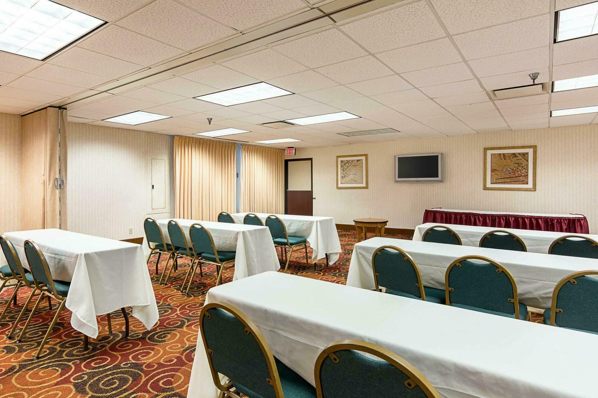 Comfort Inn Falls Church - Tysons Corner Εξωτερικό φωτογραφία